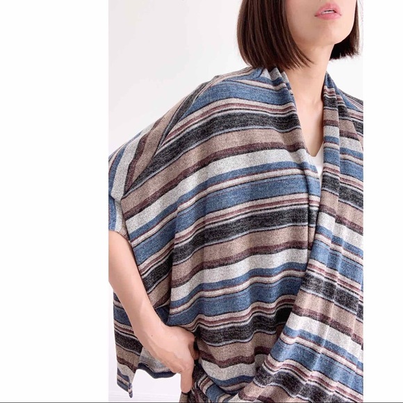 MULTICOLOR STRIPED KNIT CAPE PONCHO - Picture 3 of 14